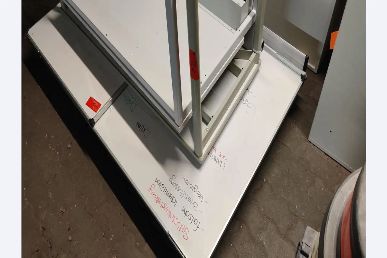 Gepflegte, nicht mehr benötigte, maschinelle sowie betriebliche Einrichtung einer Gewerbeschule-2