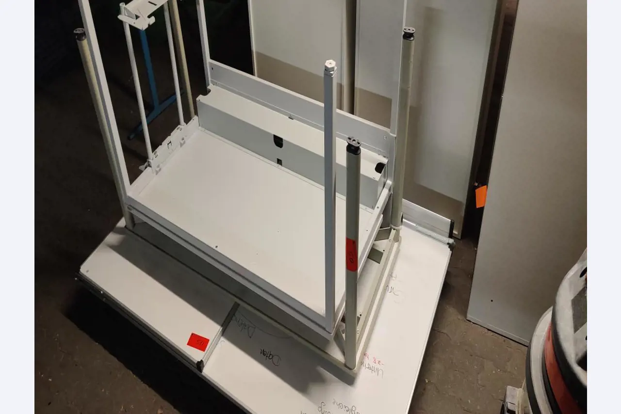 Gepflegte, nicht mehr benötigte, maschinelle sowie betriebliche Einrichtung einer Gewerbeschule-1