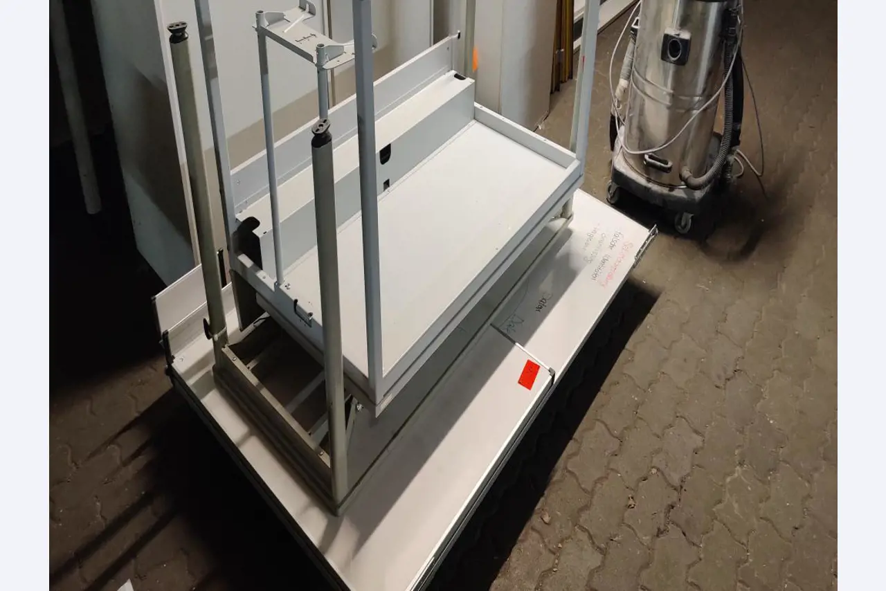 Gepflegte, nicht mehr benötigte, maschinelle sowie betriebliche Einrichtung einer Gewerbeschule-3