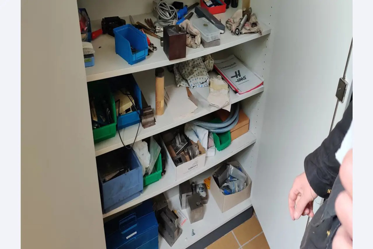 Gepflegte, nicht mehr benötigte, maschinelle sowie betriebliche Einrichtung einer Gewerbeschule-14