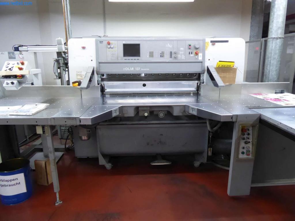 Máquinas e equipamentos numa gráfica-8