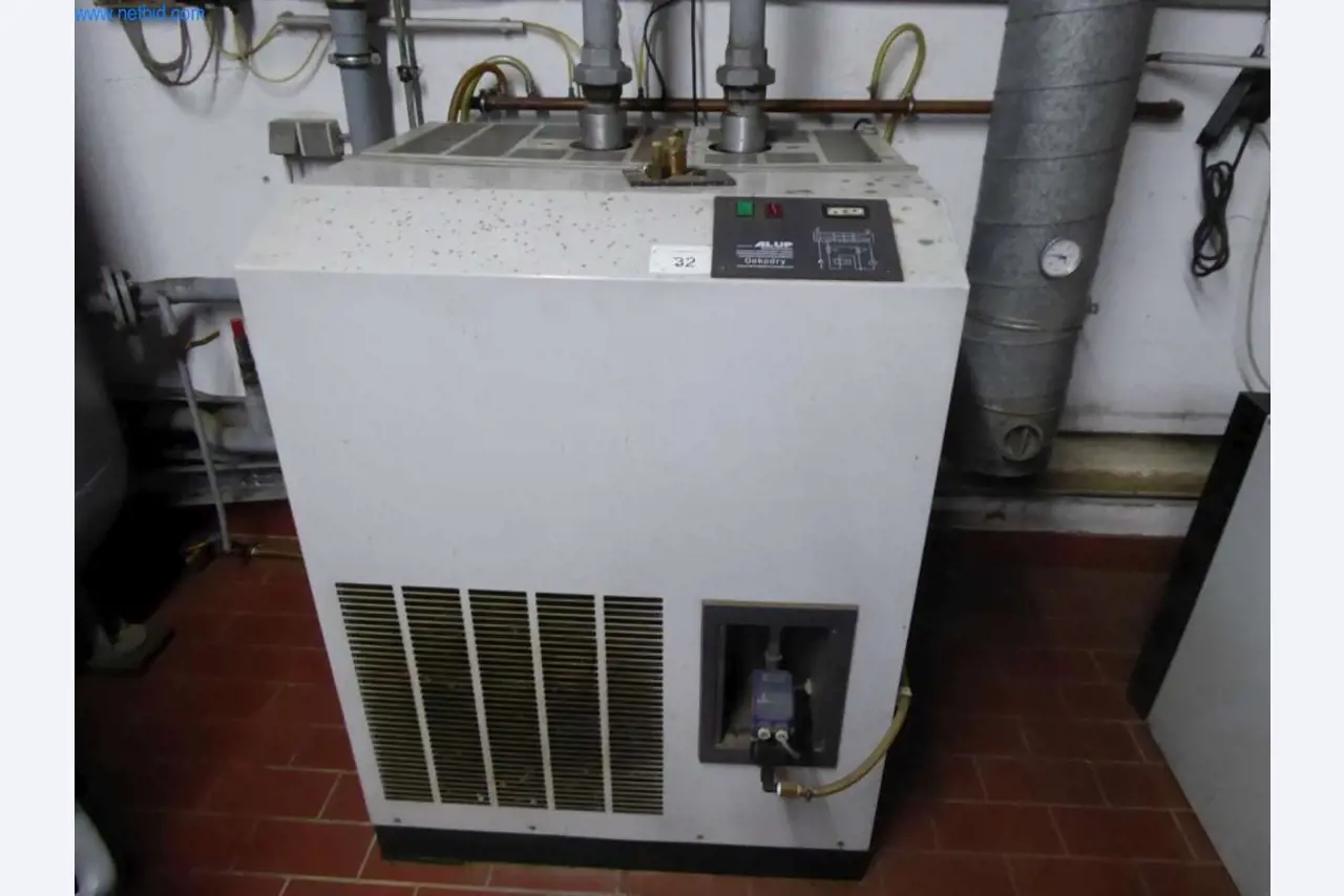 Máquinas e equipamentos numa gráfica-14