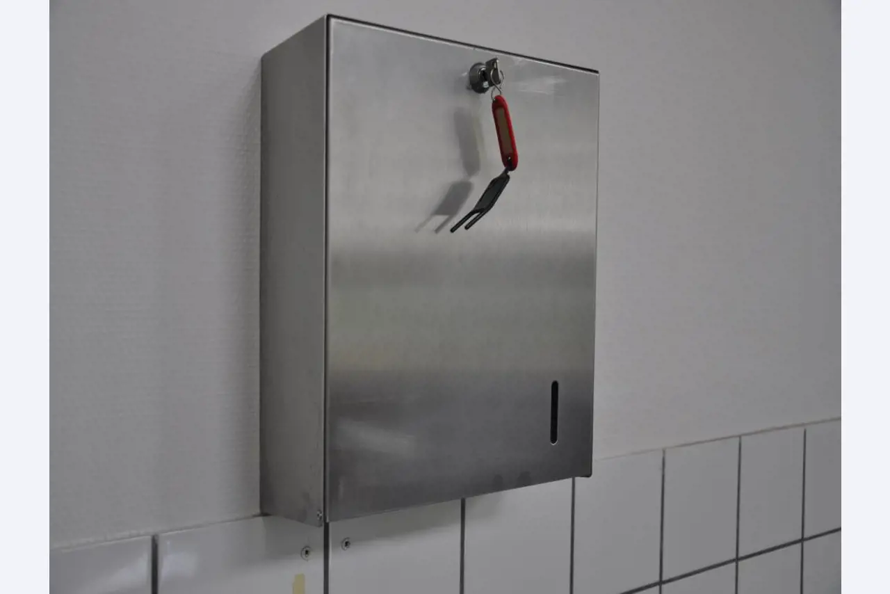 Dobro vzdrževana oprema kuhinje in menz, ki ni več potrebna-2