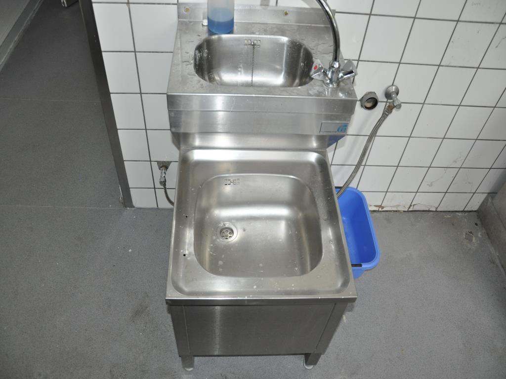 Well-maintained kitchen and canteen equipment-3