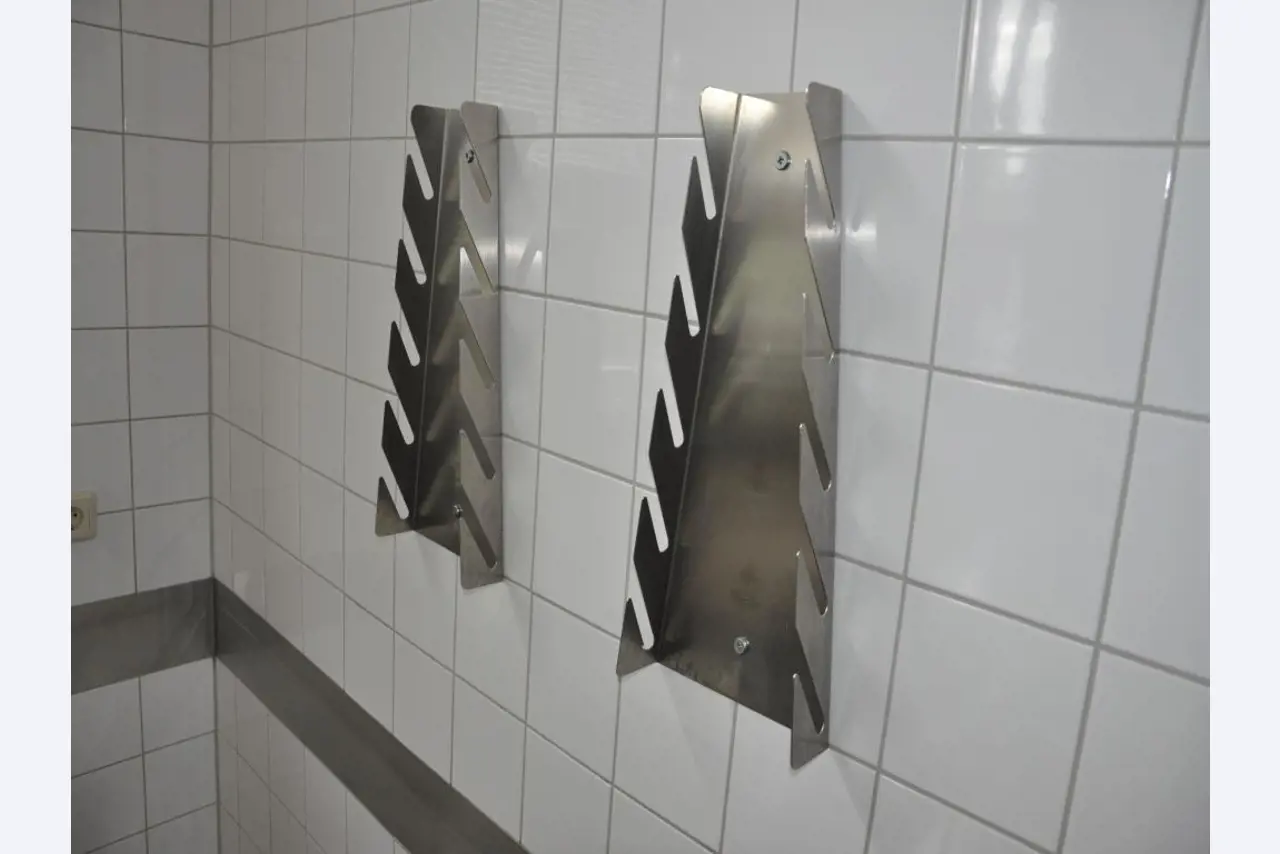 Dobro vzdrževana oprema kuhinje in menz, ki ni več potrebna-9