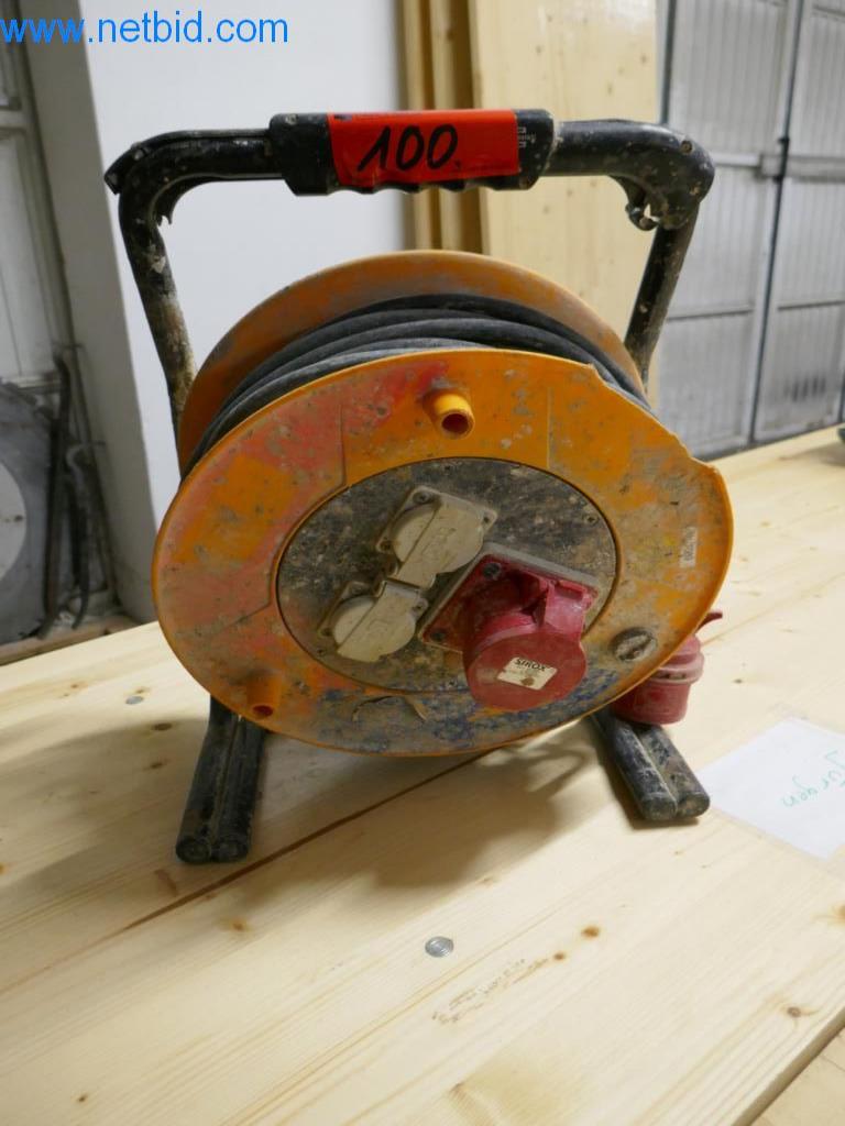 Dobro vzdrževani stroji iz sektorja notranjega oblikovanja in gradbeništva-1