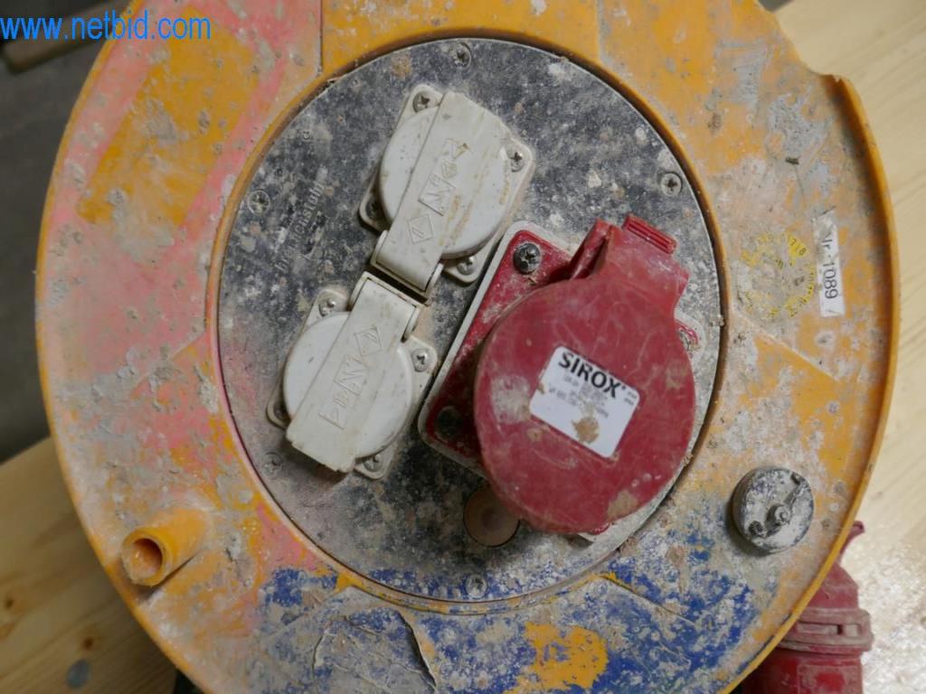 Dobro vzdrževani stroji iz sektorja notranjega oblikovanja in gradbeništva-2