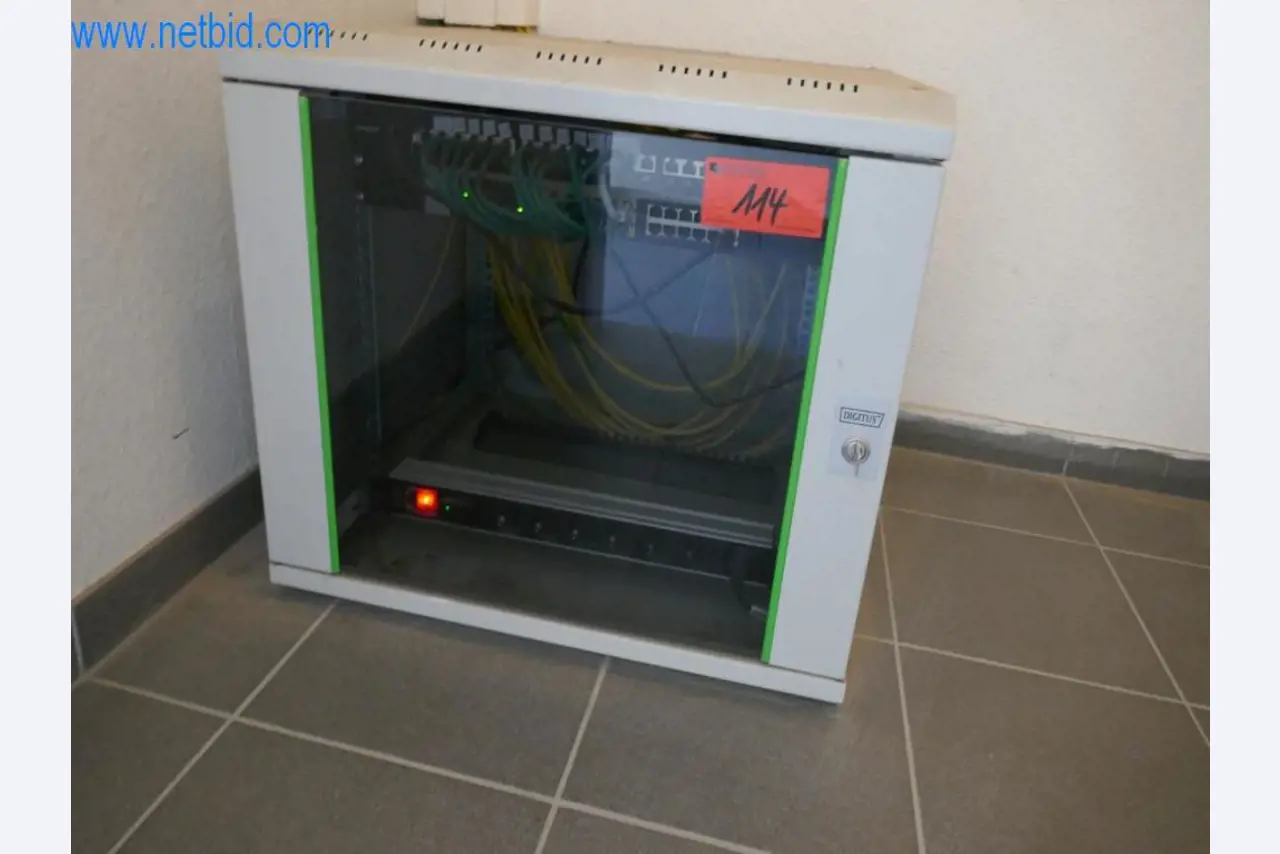 Dobro vzdrževani stroji iz sektorja notranjega oblikovanja in gradbeništva-1