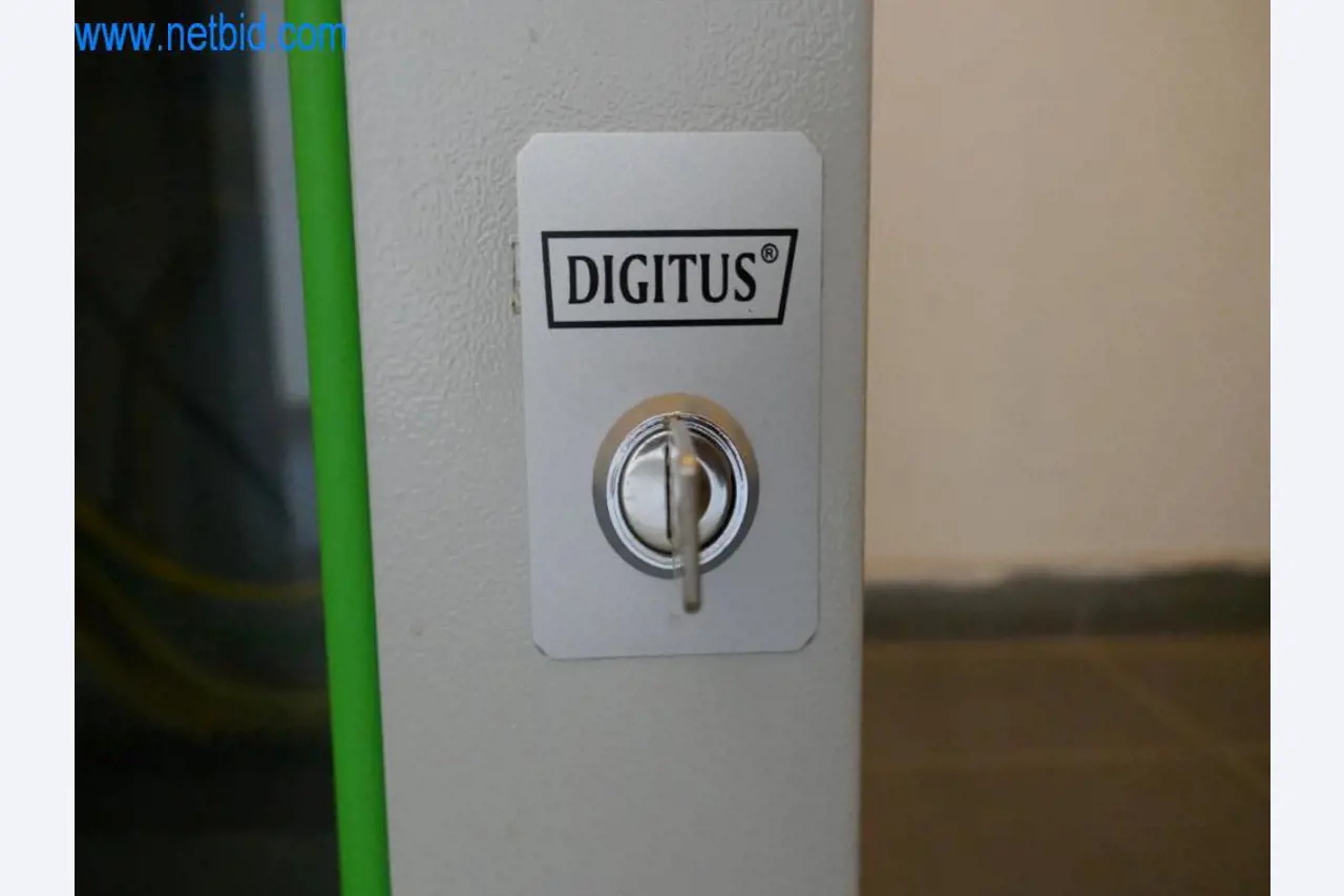 Dobro vzdrževani stroji iz sektorja notranjega oblikovanja in gradbeništva-2