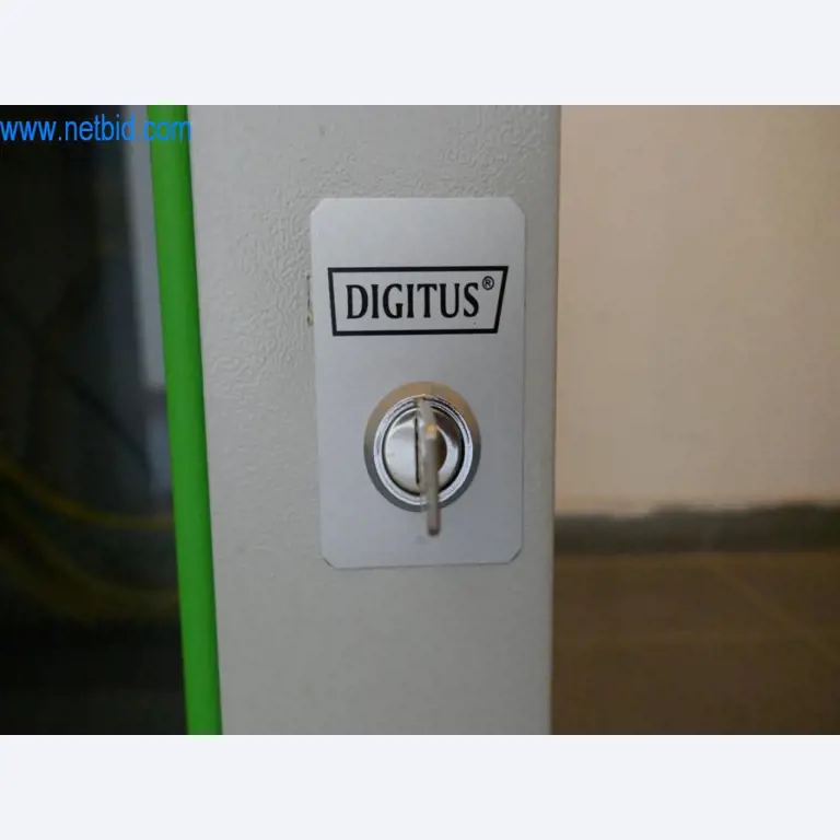 Dobro vzdrževani stroji iz sektorja notranjega oblikovanja in gradbeništva-2