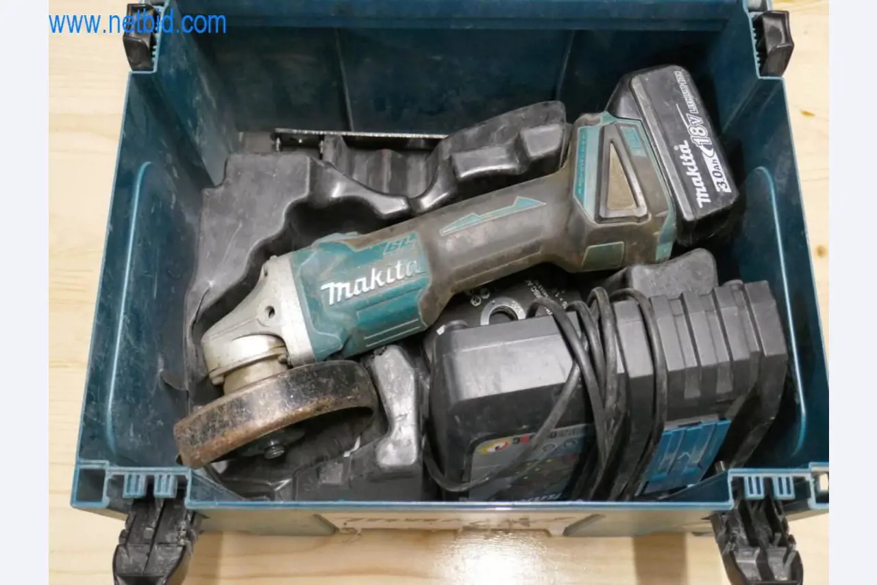 Máquinas en buen estado del sector del diseño de interiores y la construcción-1