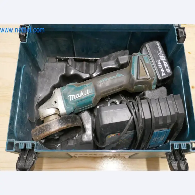 Máquinas en buen estado del sector del diseño de interiores y la construcción-1