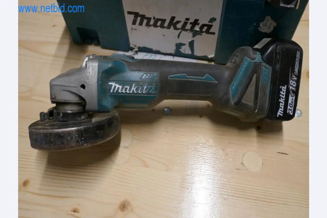 Máquinas en buen estado del sector del diseño de interiores y la construcción-2