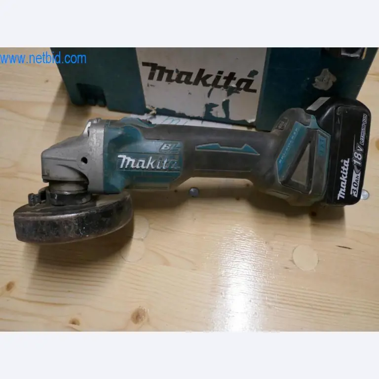 Máquinas en buen estado del sector del diseño de interiores y la construcción-2