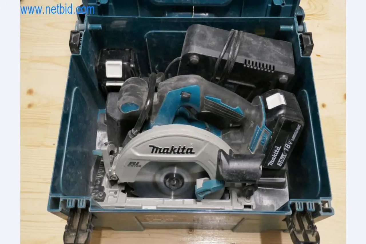 Máquinas en buen estado del sector del diseño de interiores y la construcción-3