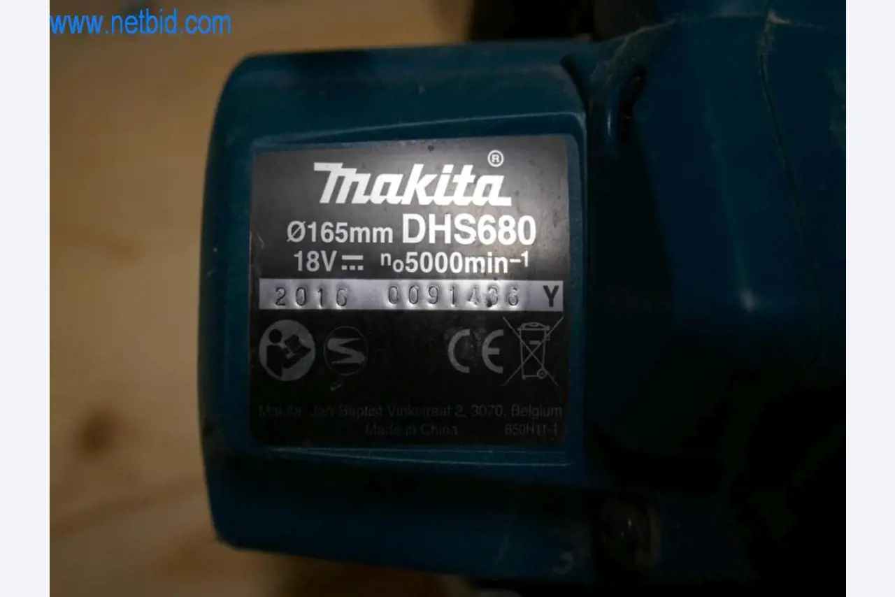 Máquinas en buen estado del sector del diseño de interiores y la construcción-5