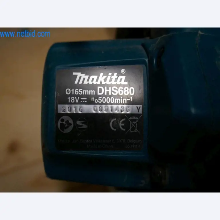 Máquinas en buen estado del sector del diseño de interiores y la construcción-5