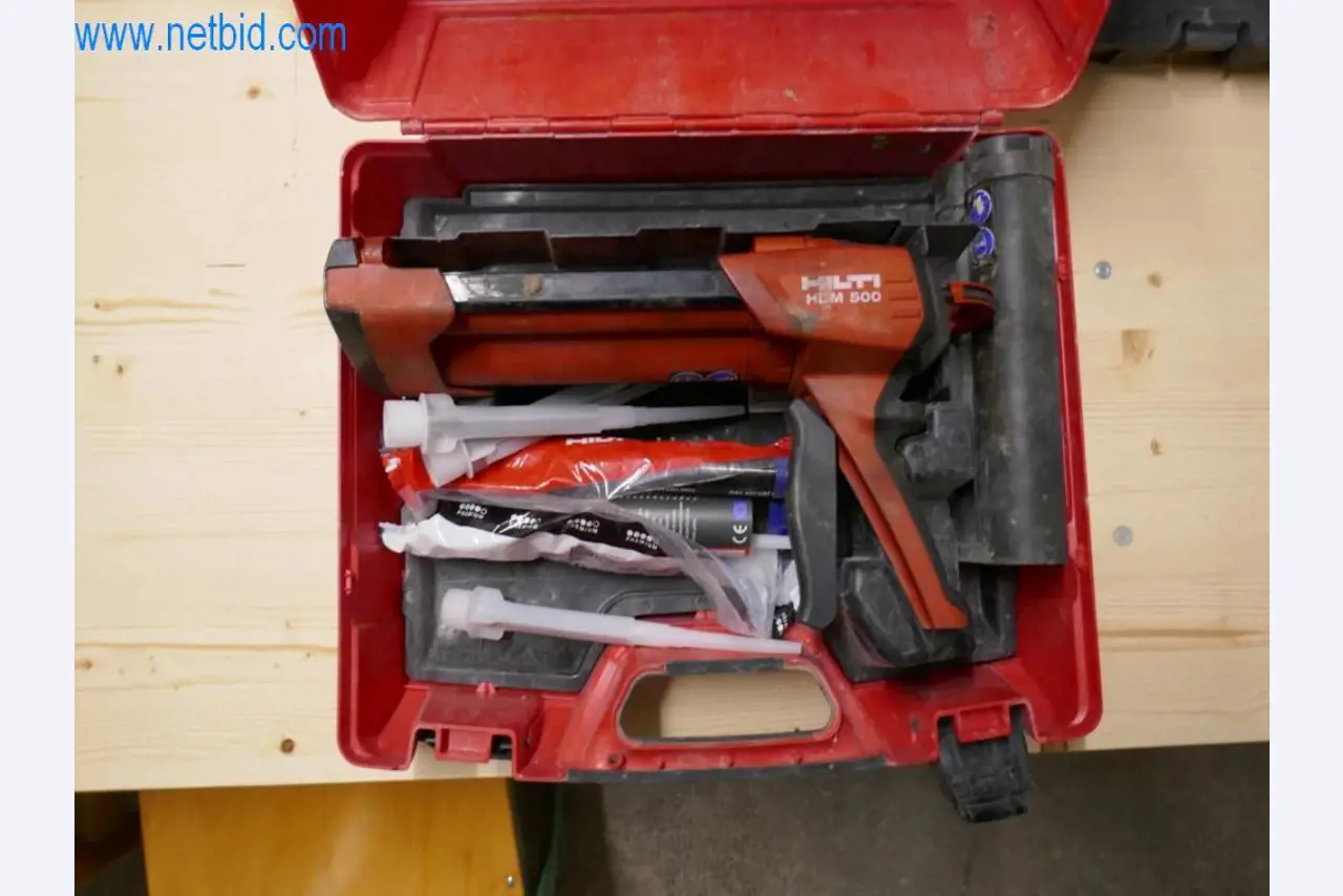 Dobro vzdrževani stroji iz sektorja notranjega oblikovanja in gradbeništva-1