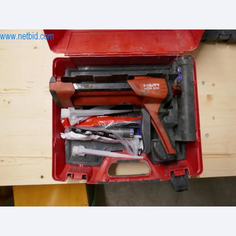 Dobro vzdrževani stroji iz sektorja notranjega oblikovanja in gradbeništva-1