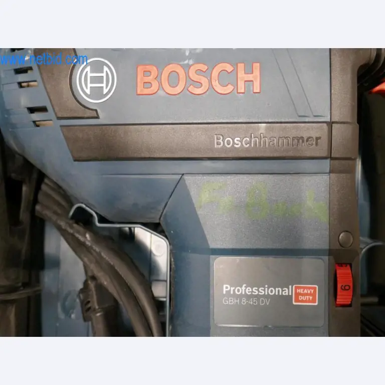 Dobro vzdrževani stroji iz sektorja notranjega oblikovanja in gradbeništva-3