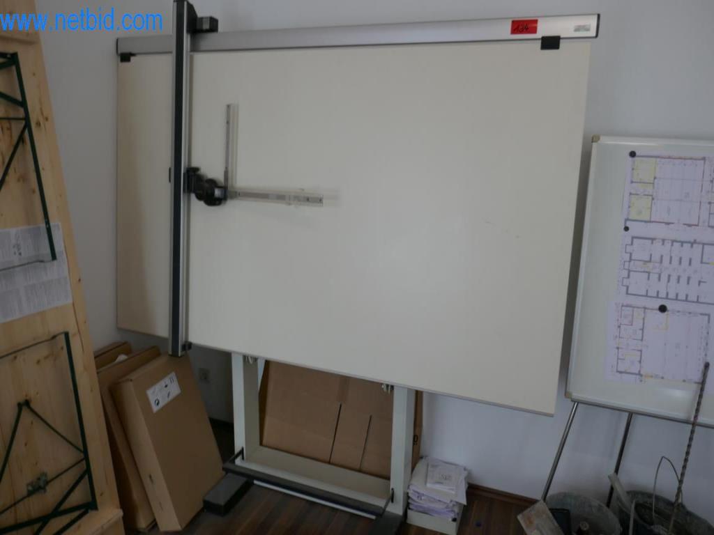 Dobro vzdrževani stroji iz sektorja notranjega oblikovanja in gradbeništva-4