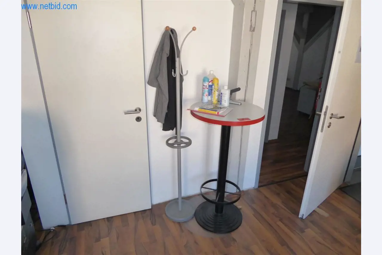 Máquinas bem conservadas do sector da decoração de interiores e da construção-5