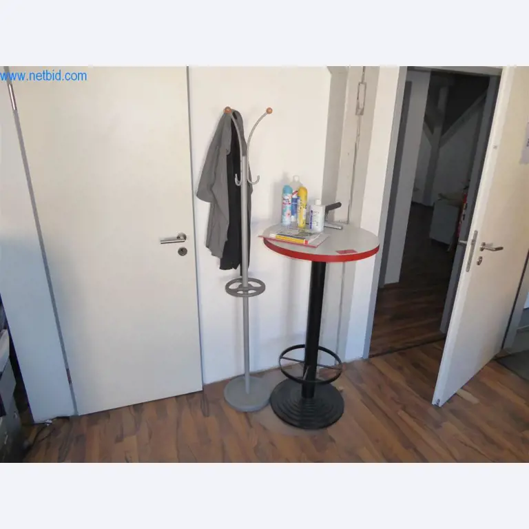 Máquinas bem conservadas do sector da decoração de interiores e da construção-5