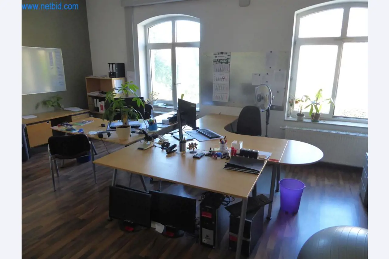 Máquinas bem conservadas do sector da decoração de interiores e da construção-7