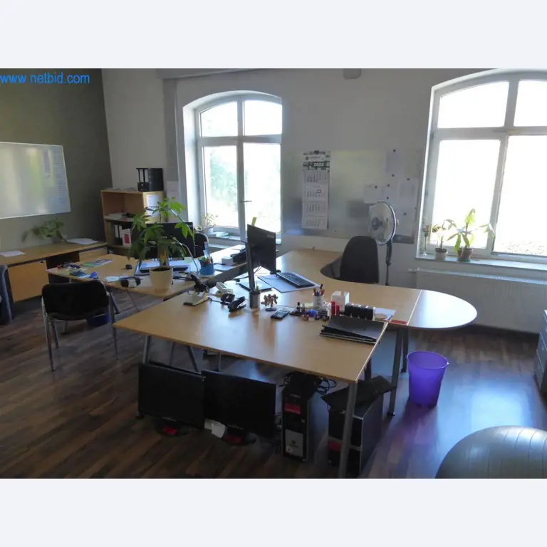 Máquinas bem conservadas do sector da decoração de interiores e da construção-7