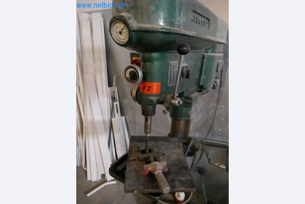 Goed onderhouden machines uit de interieur- en bouwsector-3