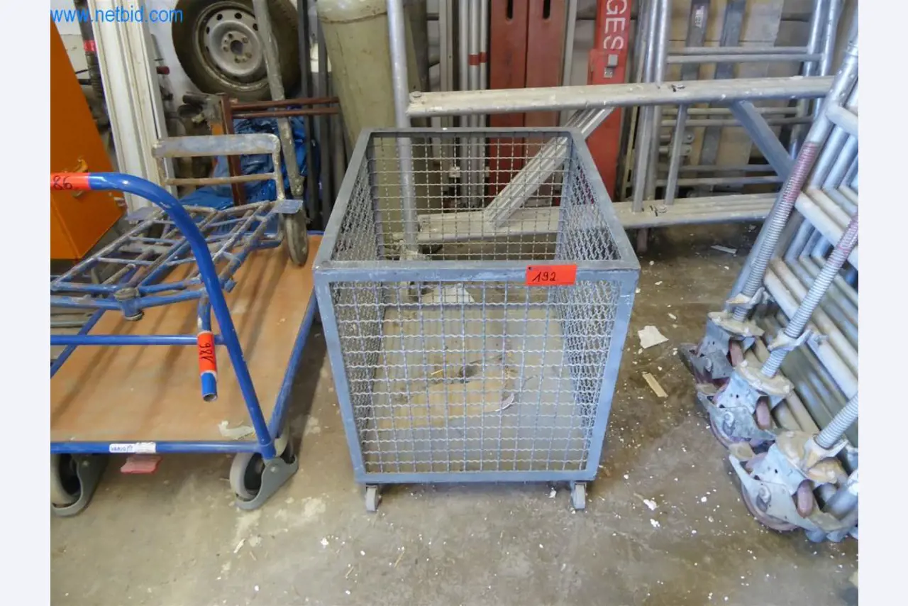 Máquinas en buen estado del sector del diseño de interiores y la construcción-1