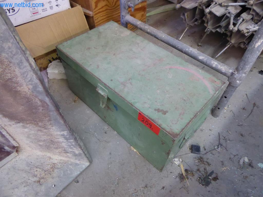 Máquinas bem conservadas do sector da decoração de interiores e da construção-10