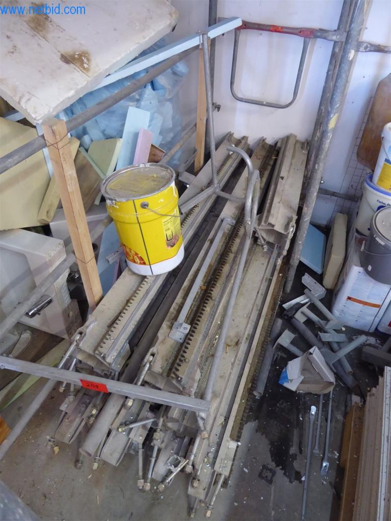 Máquinas bem conservadas do sector da decoração de interiores e da construção-8