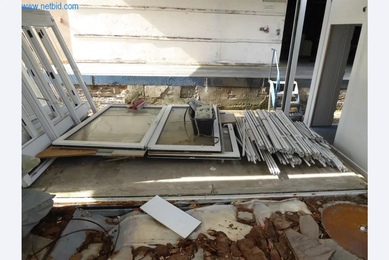 Máquinas en buen estado del sector del diseño de interiores y la construcción-16