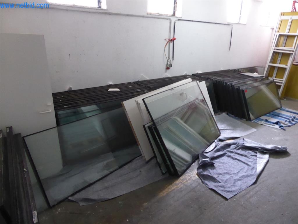 Máquinas bem conservadas do sector da decoração de interiores e da construção-18