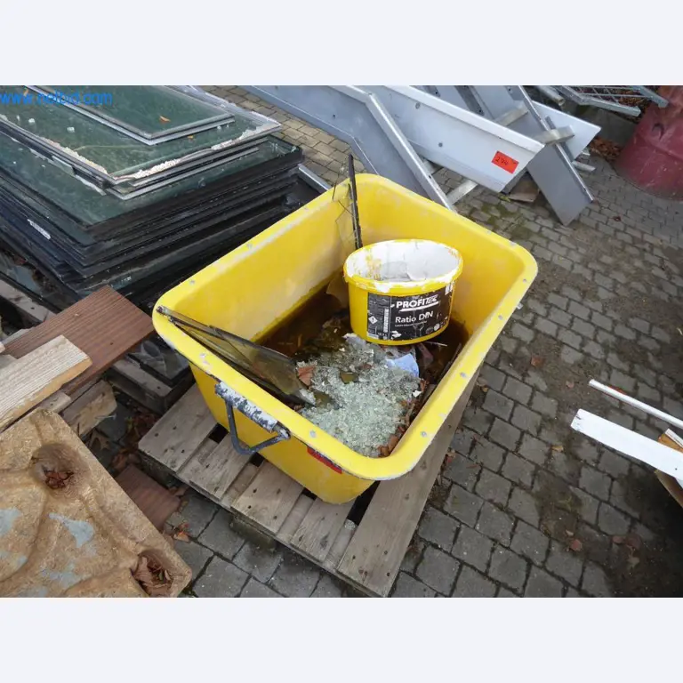 Dobro vzdrževani stroji iz sektorja notranjega oblikovanja in gradbeništva-1