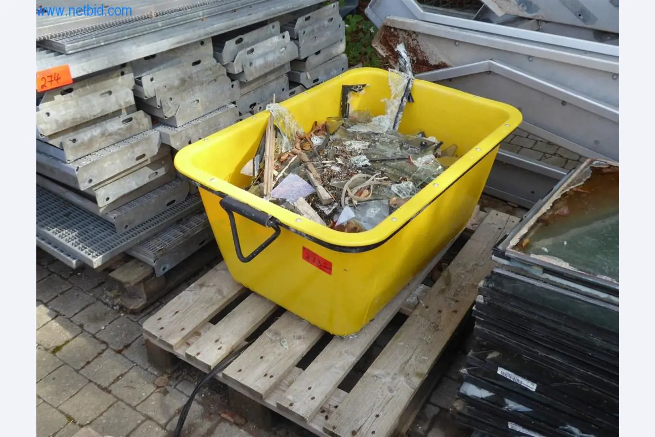 Dobro vzdrževani stroji iz sektorja notranjega oblikovanja in gradbeništva-2