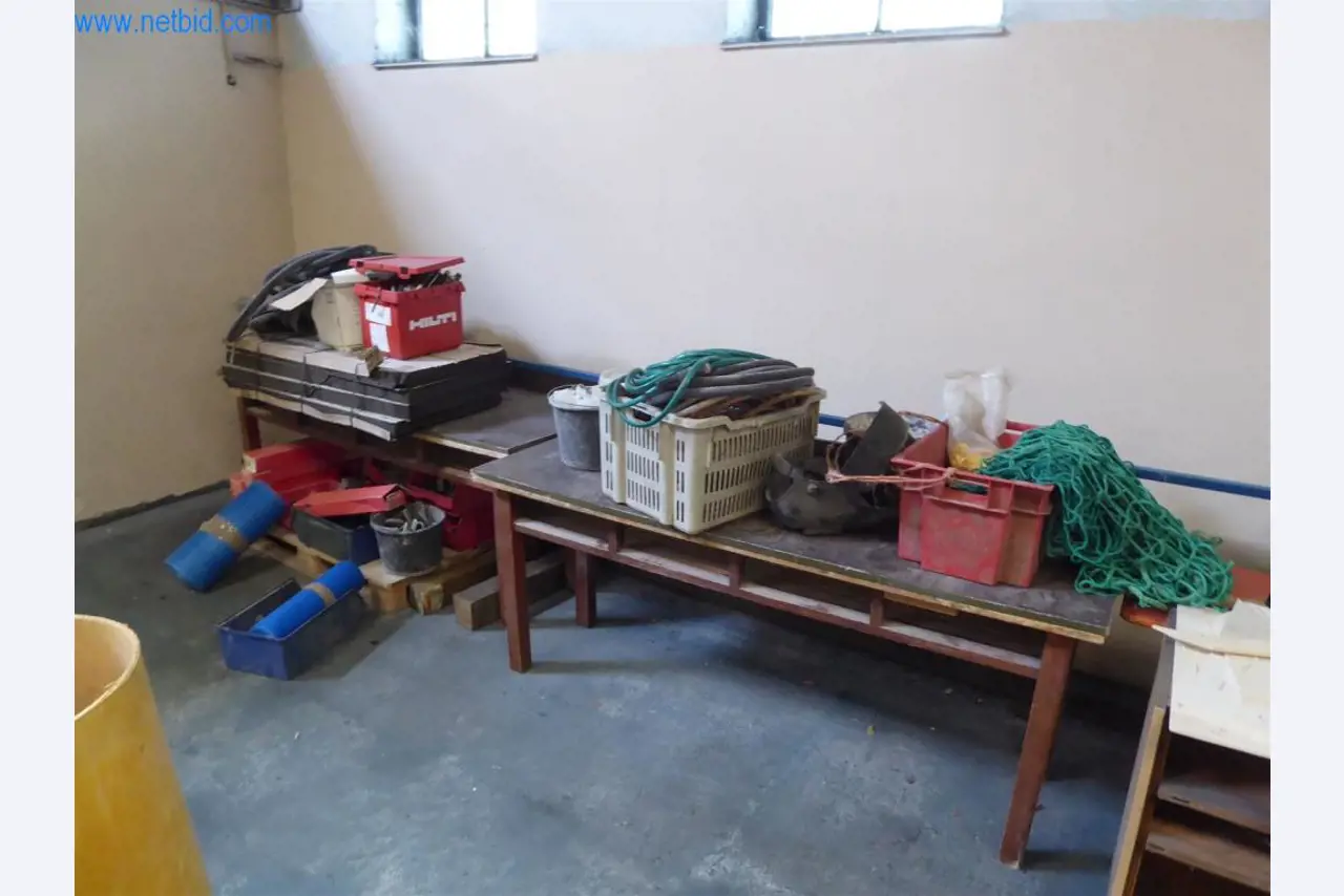 Dobro vzdrževani stroji iz sektorja notranjega oblikovanja in gradbeništva-1