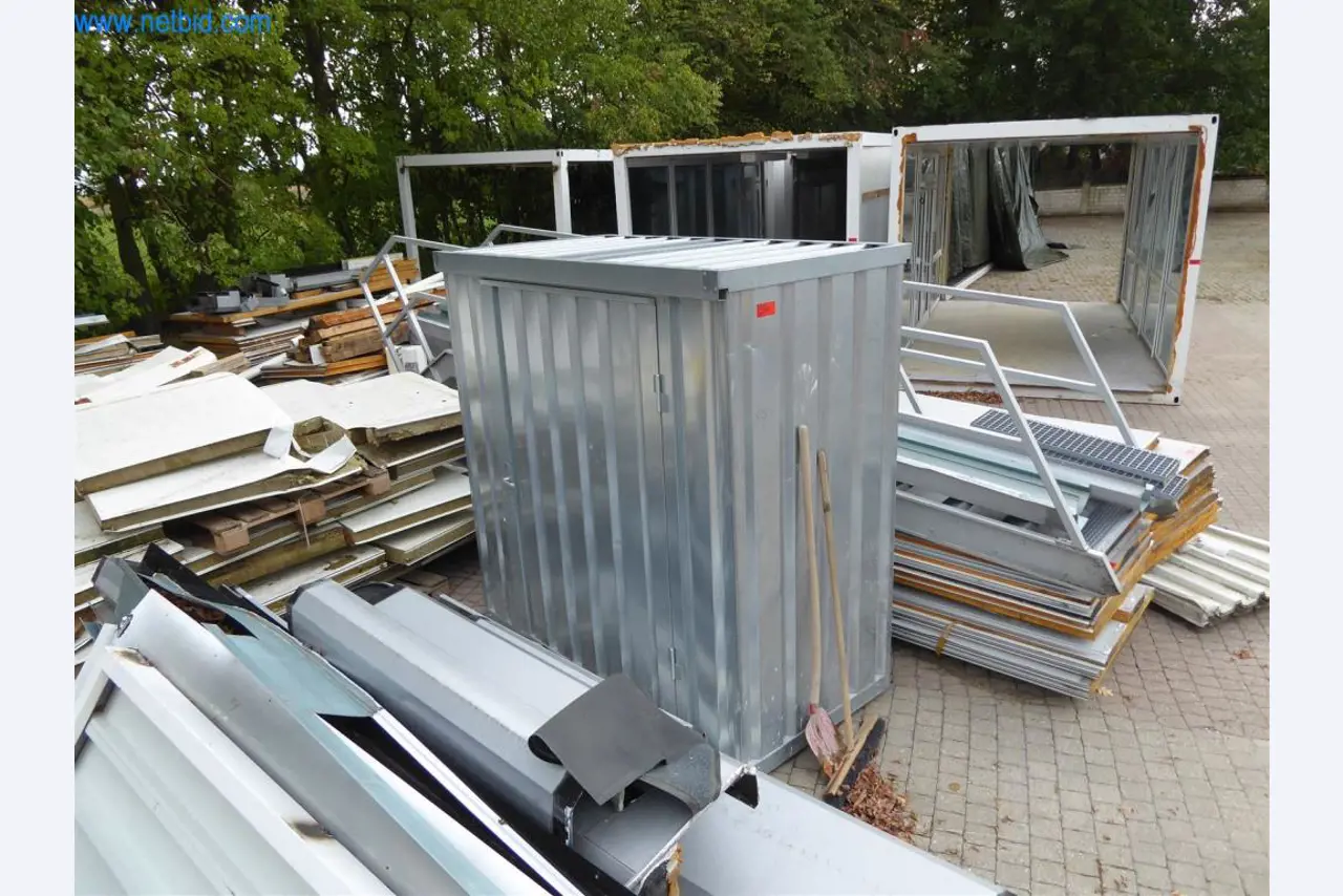 Dobro vzdrževani stroji iz sektorja notranjega oblikovanja in gradbeništva-1