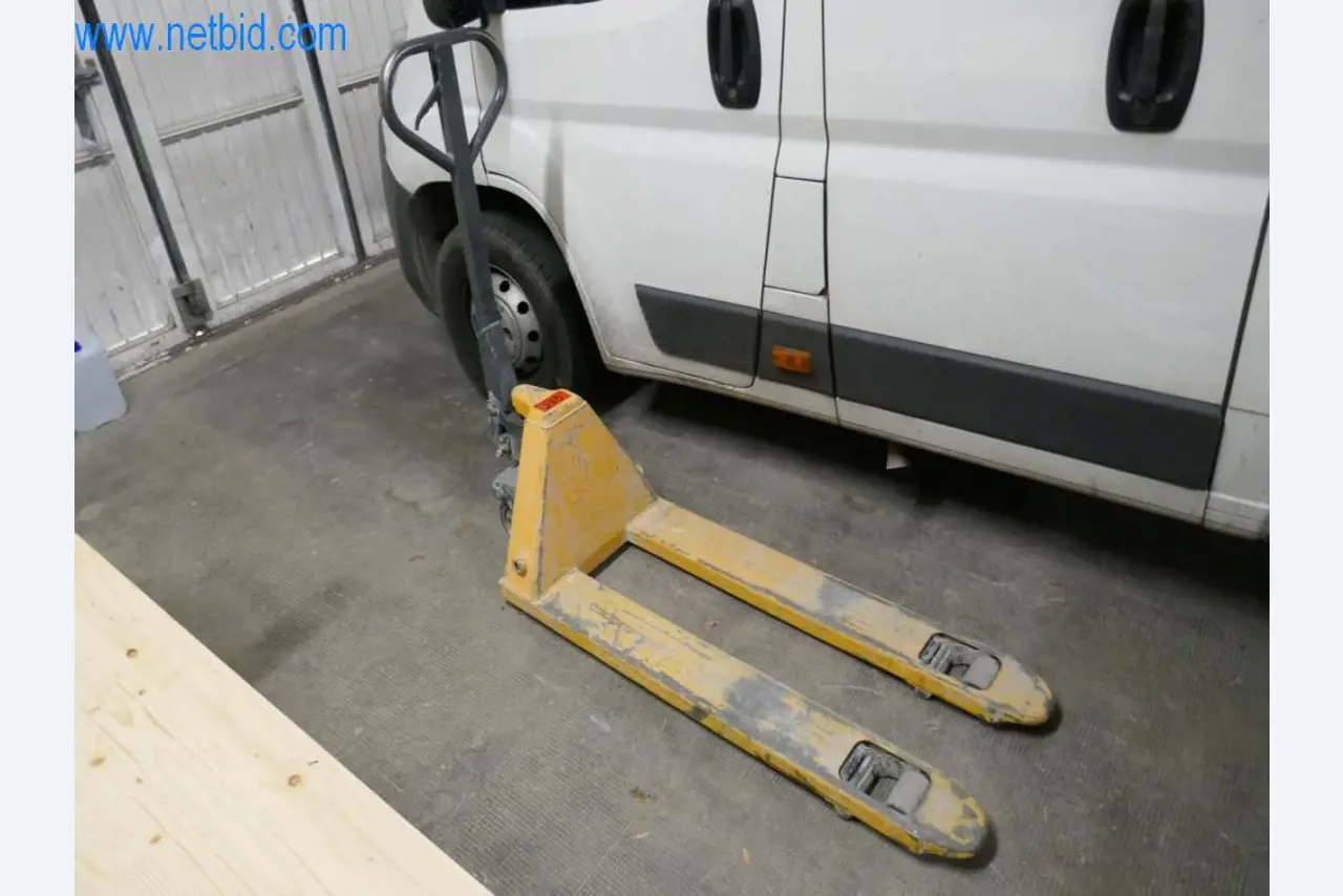 Máquinas en buen estado del sector del diseño de interiores y la construcción-1