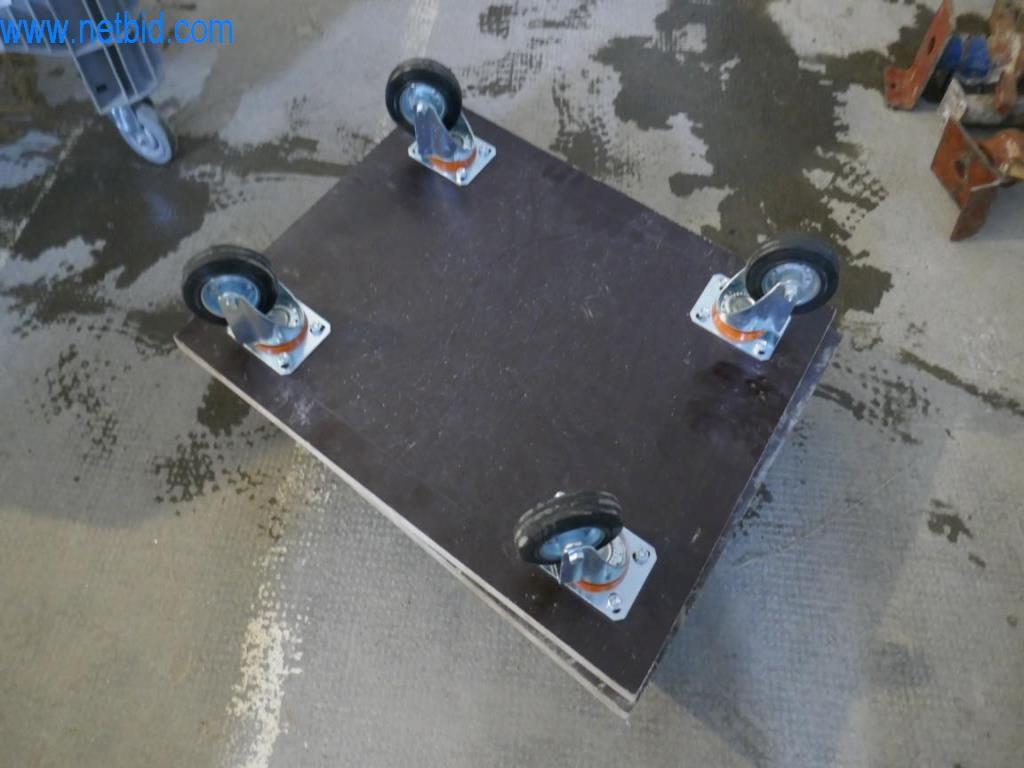 Dobro vzdrževani stroji iz sektorja notranjega oblikovanja in gradbeništva-3