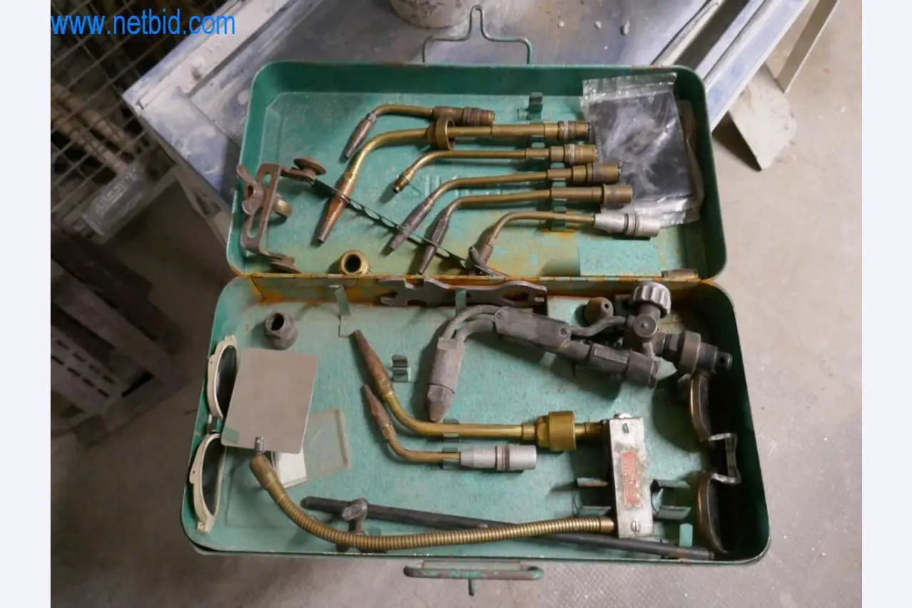 Dobře udržované stroje z oblasti interiérového designu a stavebnictví-2