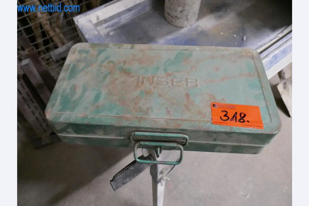 Dobře udržované stroje z oblasti interiérového designu a stavebnictví-3