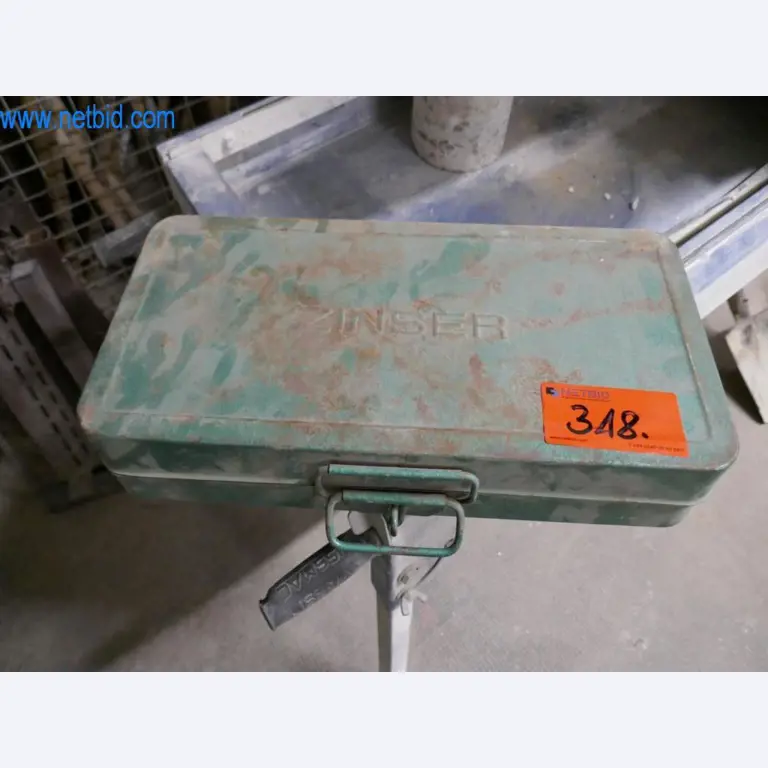 Dobře udržované stroje z oblasti interiérového designu a stavebnictví-3