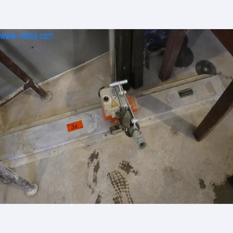 Máquinas en buen estado del sector del diseño de interiores y la construcción-1