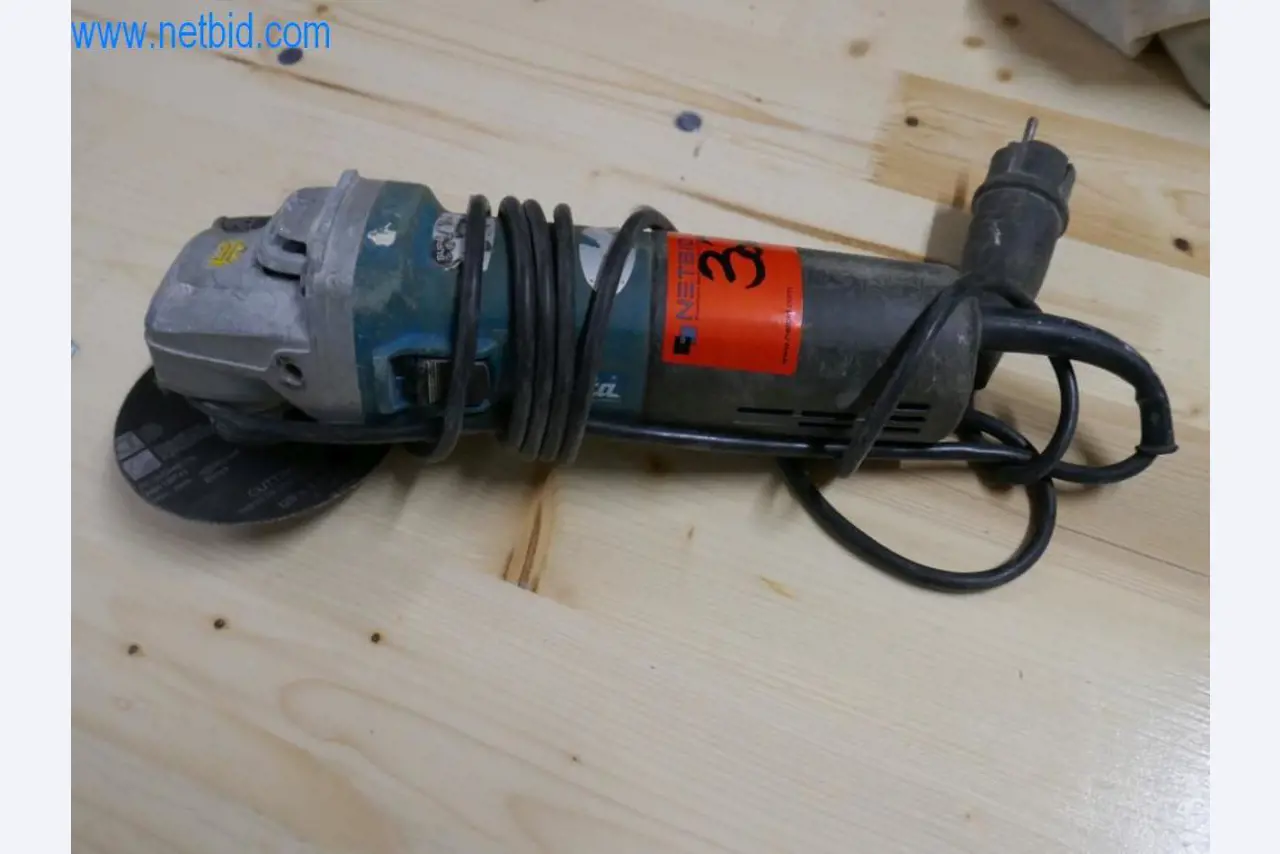 Dobře udržované stroje z oblasti interiérového designu a stavebnictví-5