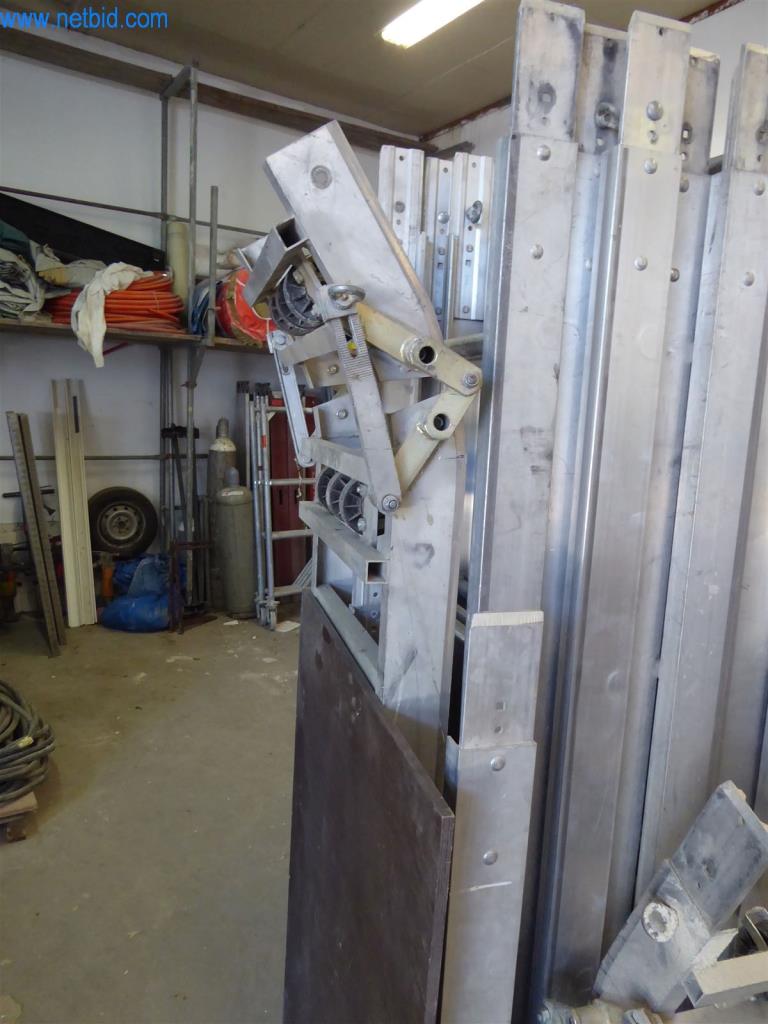 Máquinas bem conservadas do sector da decoração de interiores e da construção-5