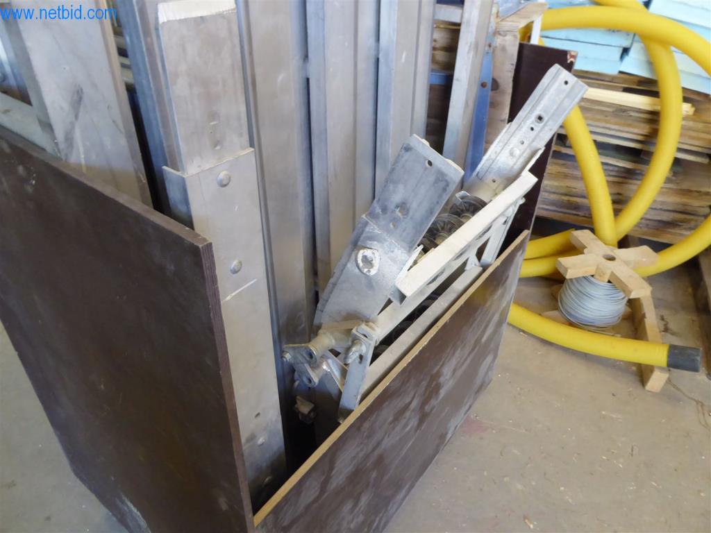 Máquinas bem conservadas do sector da decoração de interiores e da construção-6