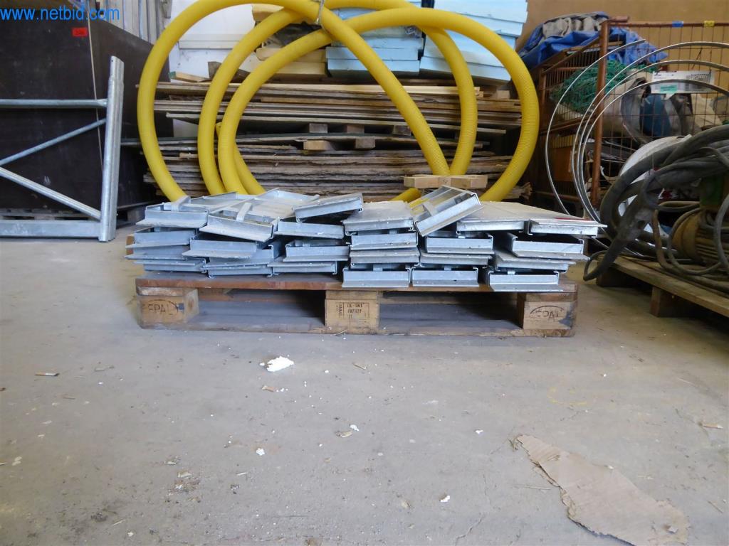 Máquinas bem conservadas do sector da decoração de interiores e da construção-2