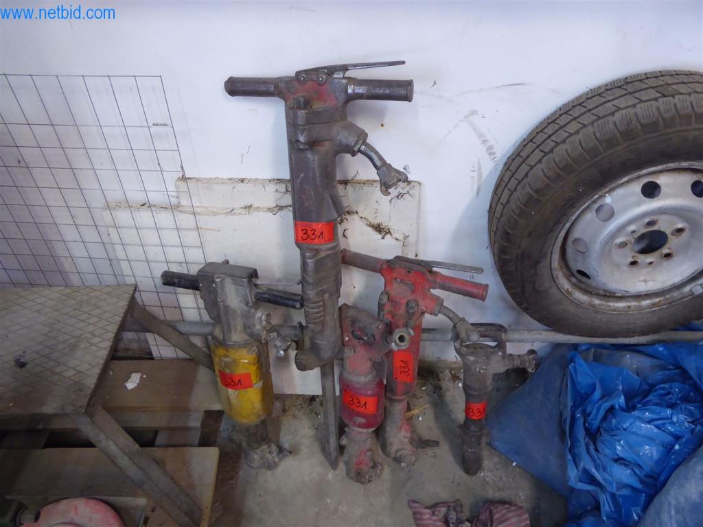 Dobro vzdrževani stroji iz sektorja notranjega oblikovanja in gradbeništva-1